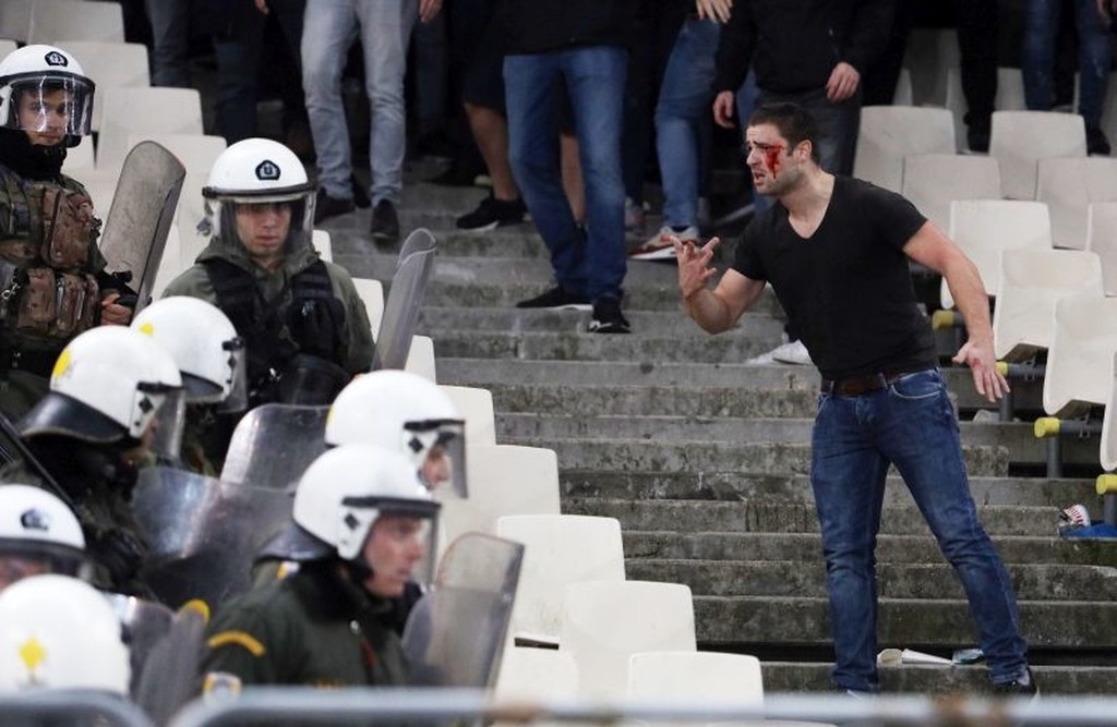 ΑΕΚ – Άγιαξ: Το χρονικό των επεισοδίων στο ΟΑΚΑ (videos+photos)