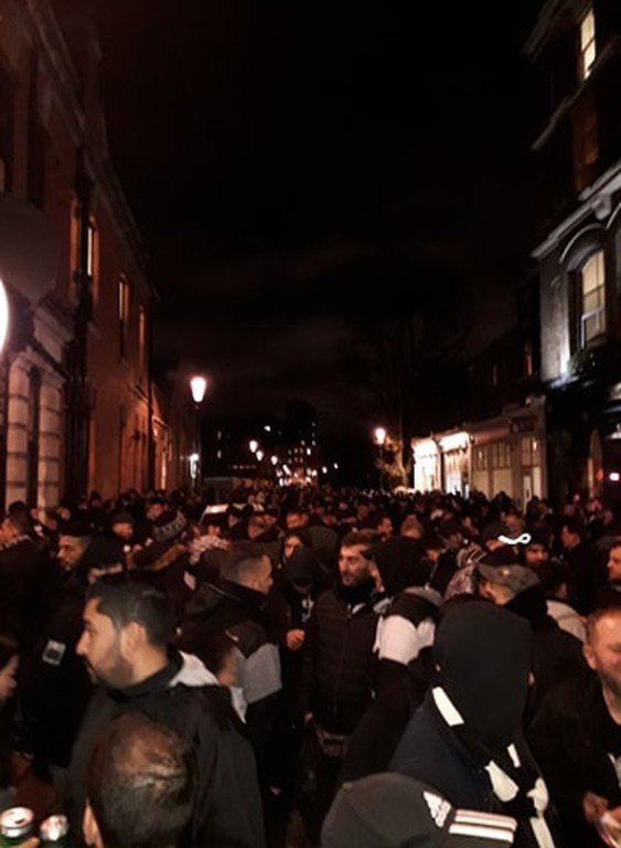 Οπαδοί του ΠΑΟΚ έκαναν... Τούμπα το Λονδίνο (photos, video)