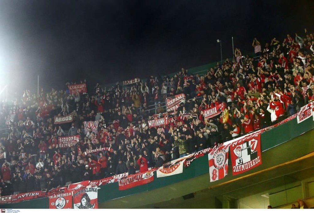 Μπέτις-Ολυμπιακός: Η «ερυθρόλευκη» κερκίδα στο «Βιγιαμαρίν» (photos)