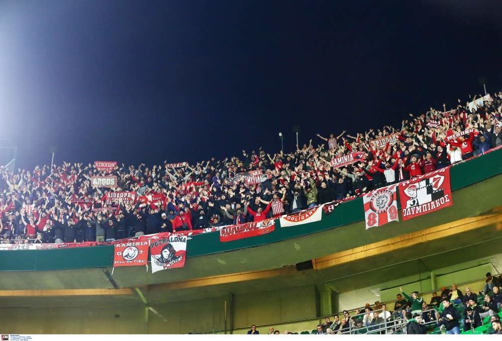 Μπέτις-Ολυμπιακός: Η «ερυθρόλευκη» κερκίδα στο «Βιγιαμαρίν» (photos)