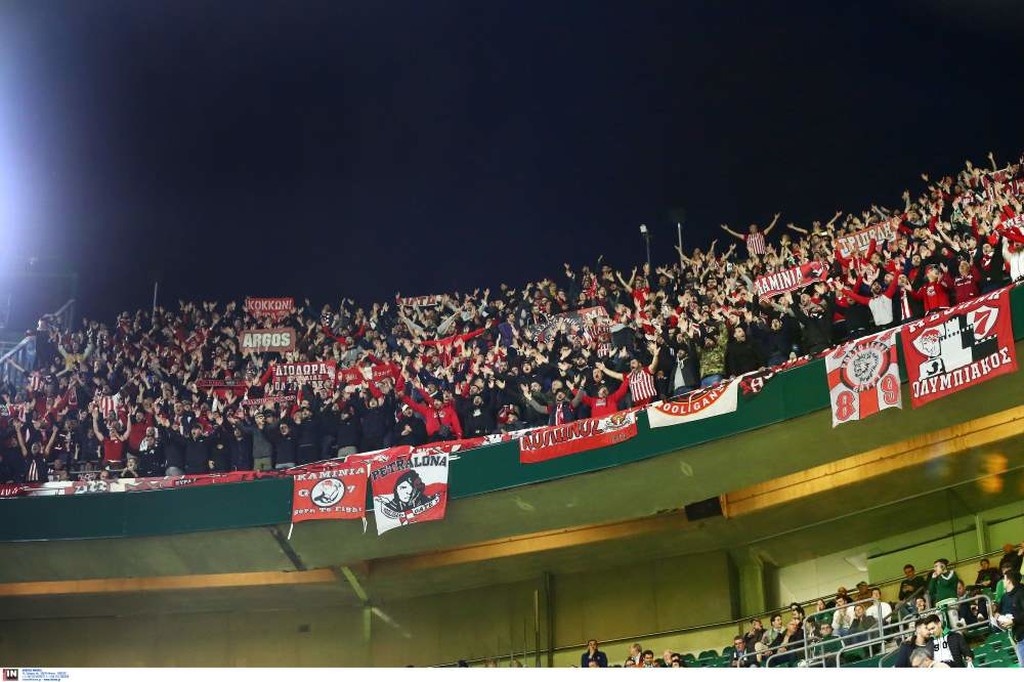 Μπέτις-Ολυμπιακός: Η «ερυθρόλευκη» κερκίδα στο «Βιγιαμαρίν» (photos)