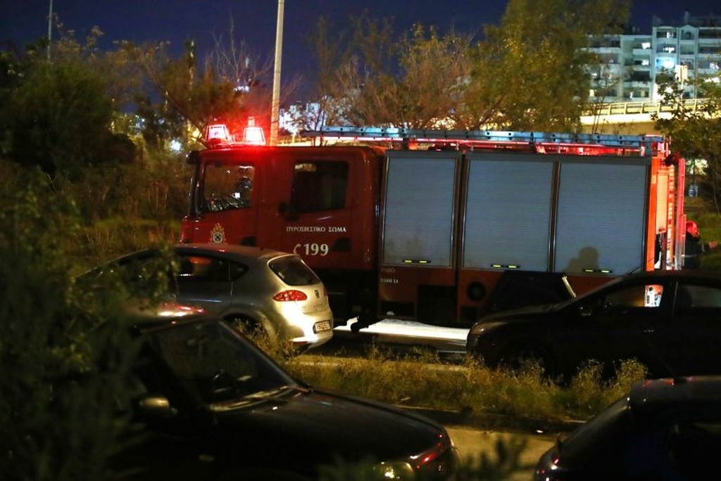 Χάος στο ΣΕΦ με δακρυγόνα και καμένα οχήματα! (photos)