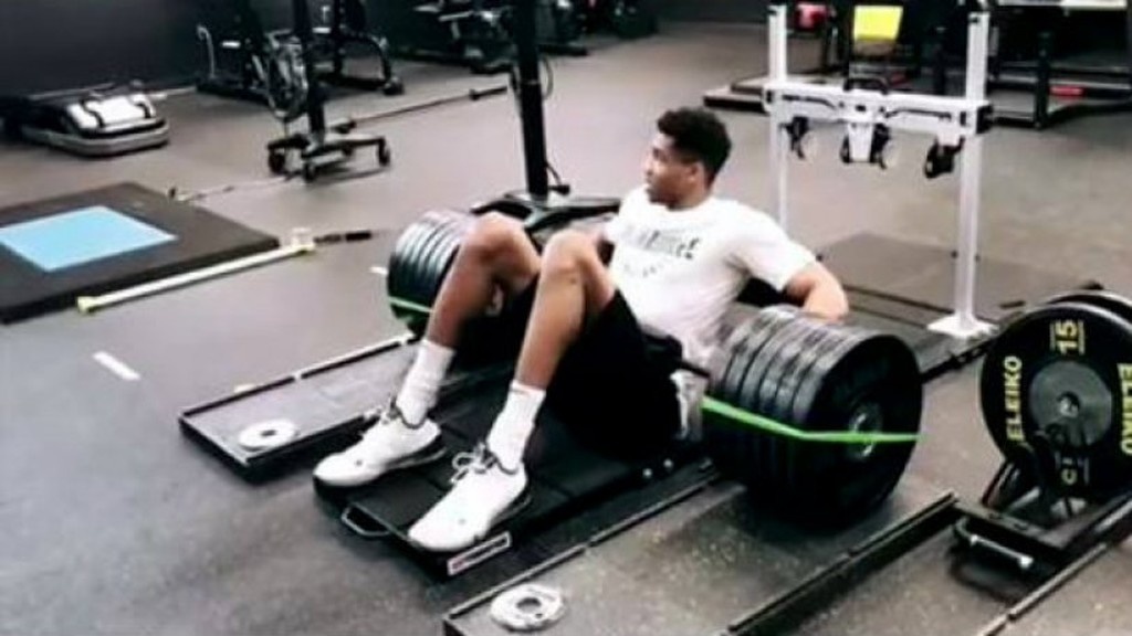 NBA: «Λιώνει» στο γυμναστήριο ο Αντετοκούνμπο (vid)