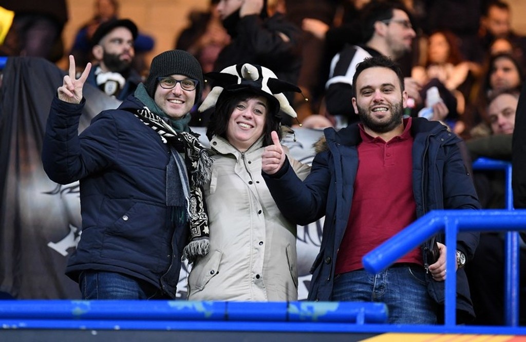 Τσέλσι-ΠΑΟΚ: Έπαθαν πλάκα οι Άγγλοι με τον κόσμο του Δικεφάλου (photos+videos)