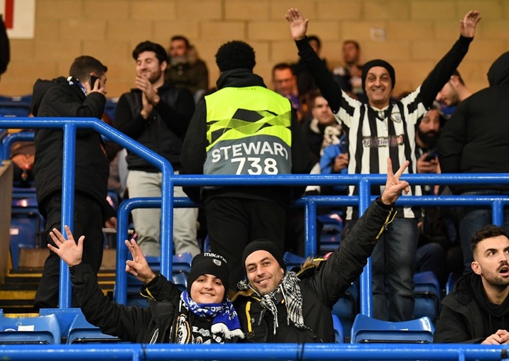 Τσέλσι-ΠΑΟΚ: Έπαθαν πλάκα οι Άγγλοι με τον κόσμο του Δικεφάλου (photos+videos)