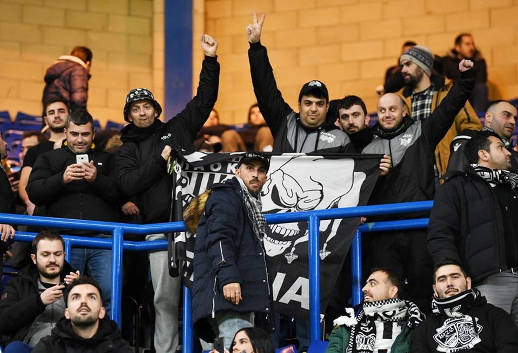 Τσέλσι-ΠΑΟΚ: Έπαθαν πλάκα οι Άγγλοι με τον κόσμο του Δικεφάλου (photos+videos)