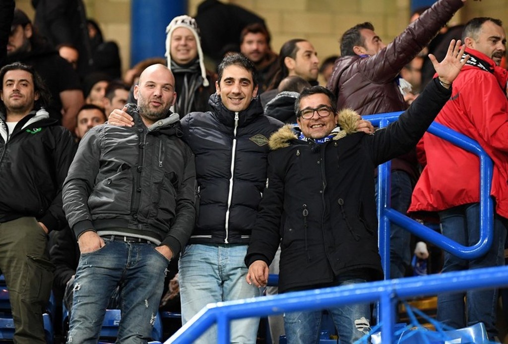 Τσέλσι-ΠΑΟΚ: Έπαθαν πλάκα οι Άγγλοι με τον κόσμο του Δικεφάλου (photos+videos)