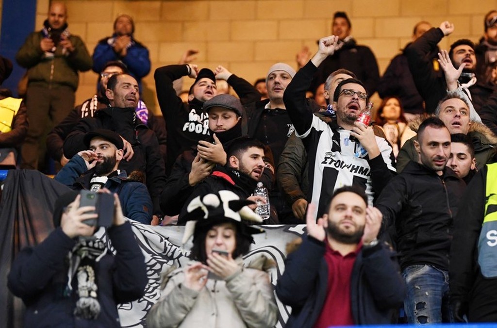 Τσέλσι-ΠΑΟΚ: Έπαθαν πλάκα οι Άγγλοι με τον κόσμο του Δικεφάλου (photos+videos)