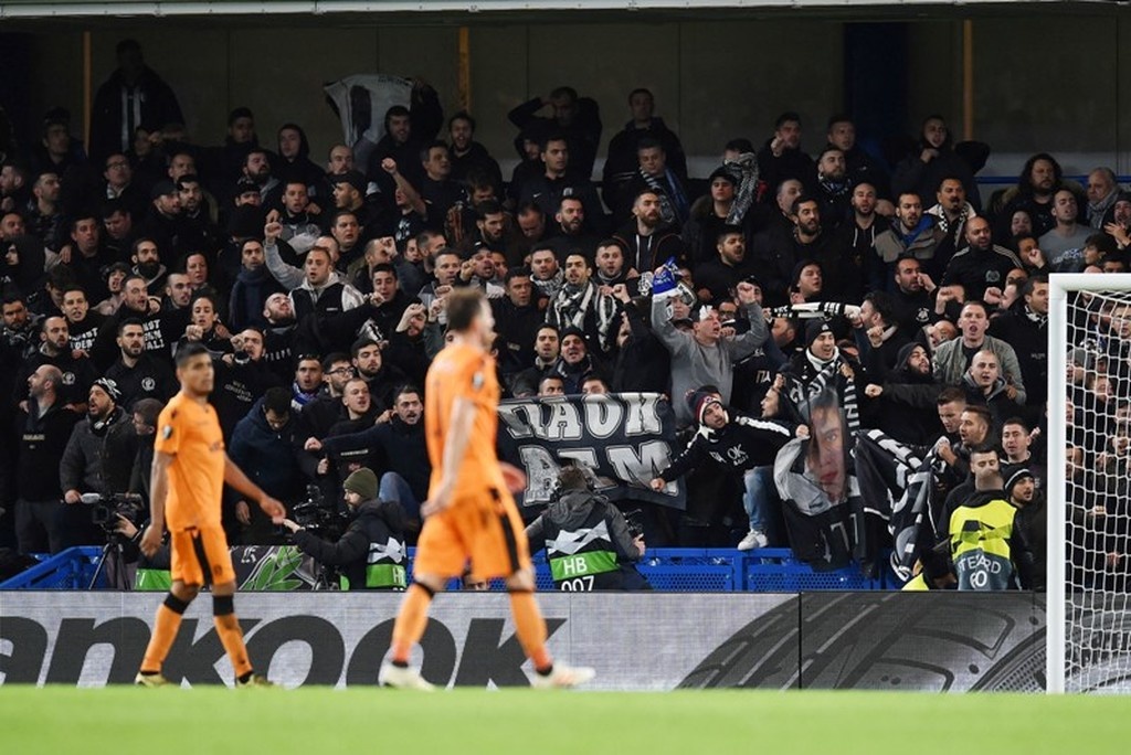 Τσέλσι-ΠΑΟΚ: Έπαθαν πλάκα οι Άγγλοι με τον κόσμο του Δικεφάλου (photos+videos)