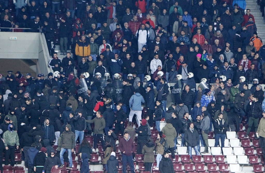 ΑΕΛ-Πανιώνιος: Ξύλο στις εξέδρες του AEL FC Arena (photos)