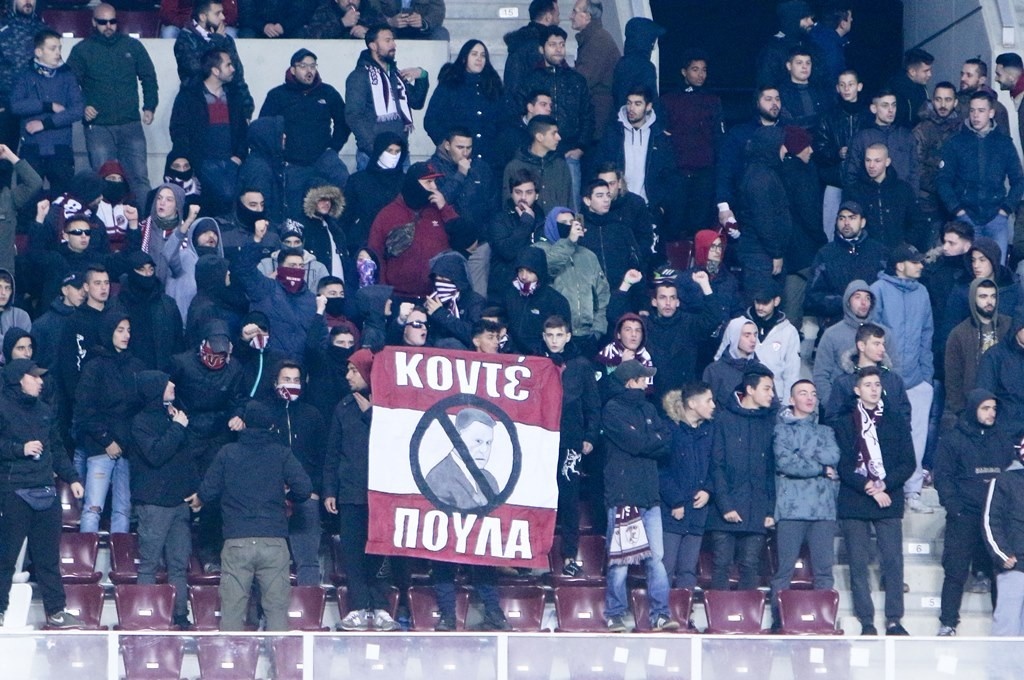 ΑΕΛ-Πανιώνιος: Πανό και συνθήματα κατά Κούγια (photos)