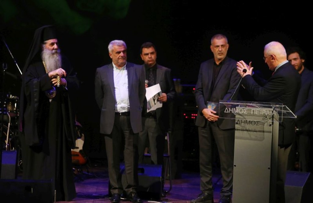 Τιμήθηκαν Ολυμπιακός και Μαρινάκης από την Ιερά Μητρόπολη Πειραιά (video+photos)