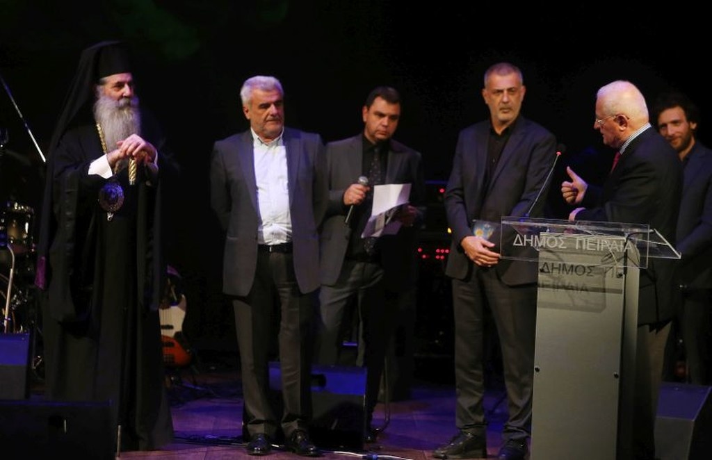 Τιμήθηκαν Ολυμπιακός και Μαρινάκης από την Ιερά Μητρόπολη Πειραιά (video+photos)