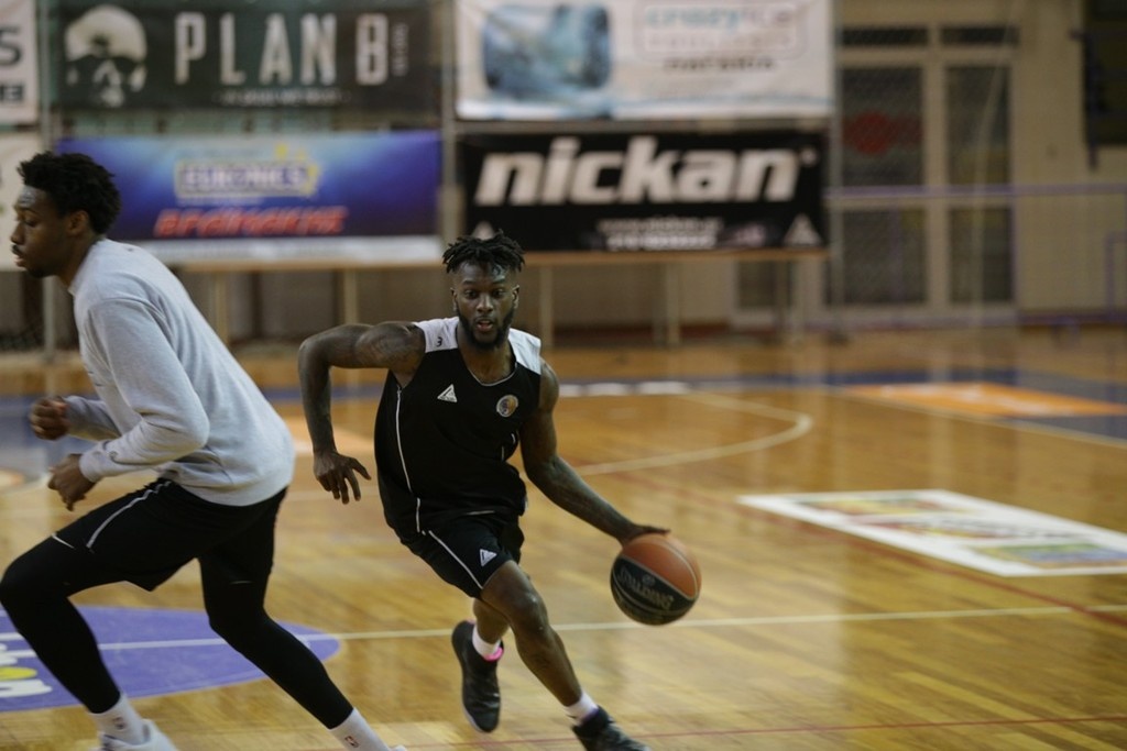 Κύμη: Με Λιούις κόντρα στον Χολαργό (photos)