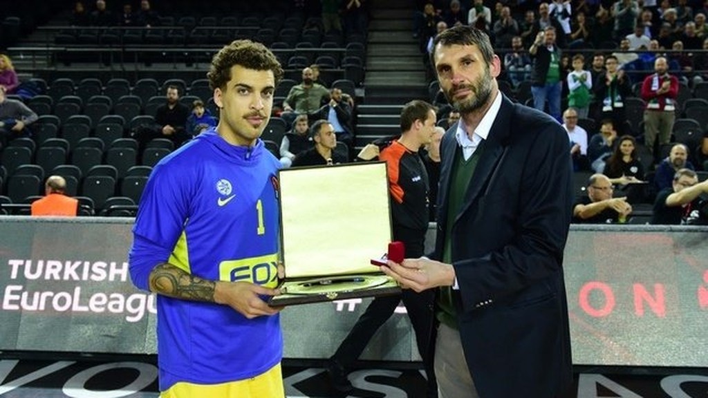 Η Νταρουσάφακα τίμησε τον Ουίλμπεκιν, ο Έρικ τον… τάπωσε! (video+photo)