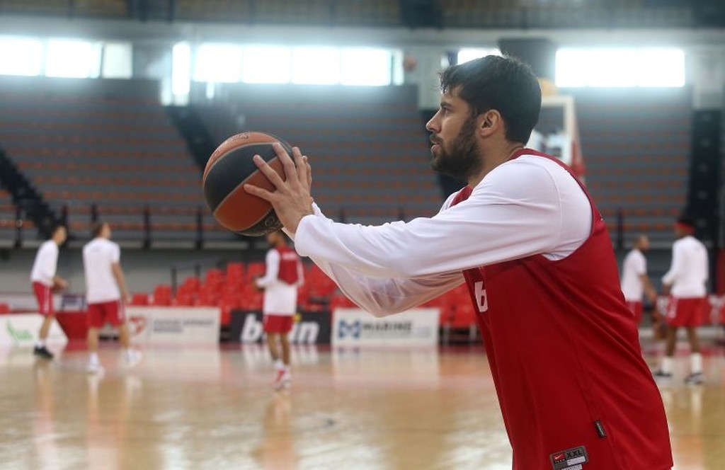 Ολυμπιακός: Όλοι μέσα για Εφές, περιμένει κόσμο στο ΣΕΦ (photos+video)