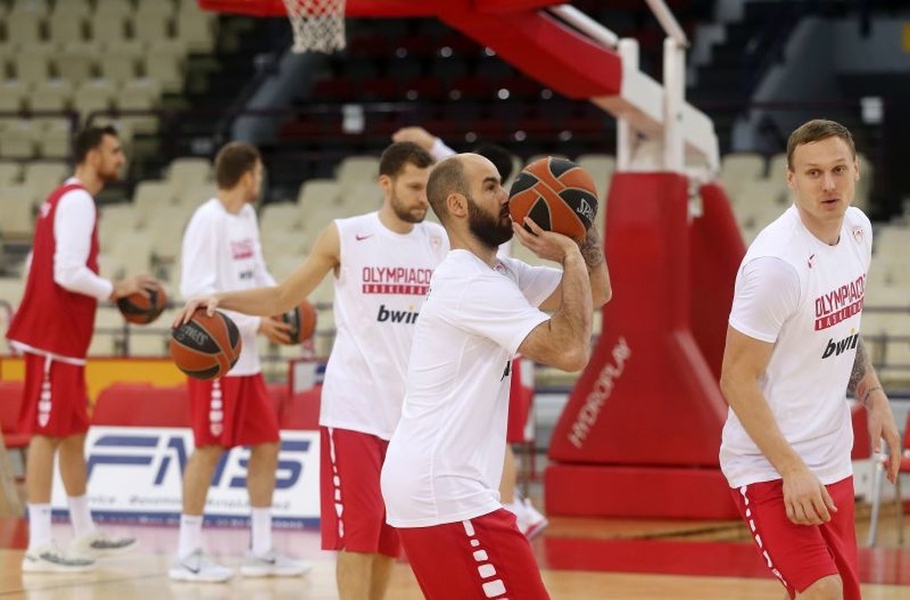 Ολυμπιακός: Όλοι μέσα για Εφές, περιμένει κόσμο στο ΣΕΦ (photos+video)