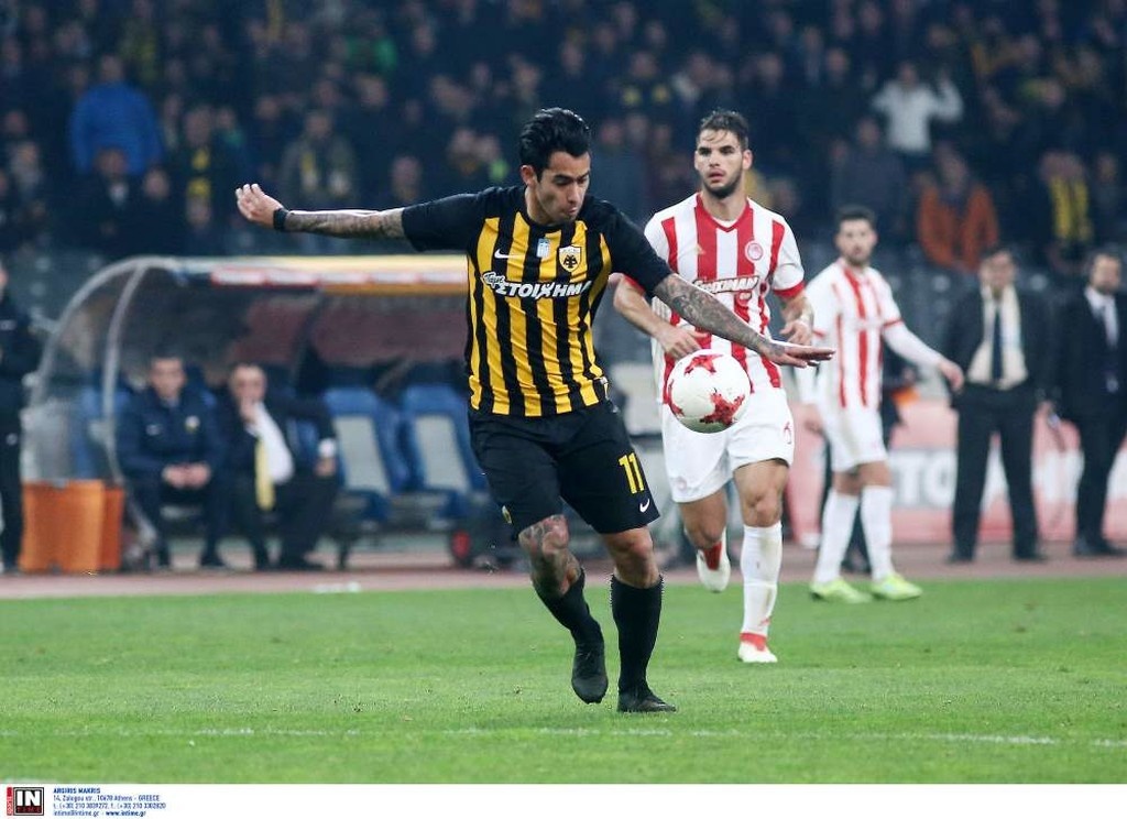 Ο Ολυμπιακός... χώθηκε ήδη για τον Πόνσε και το πιθανότερο είναι πως θα το κάνει και για τον Αραούχο, που διαχρονικά αποτελεί μια από τις... καψούρες τους στον Πειραιά.