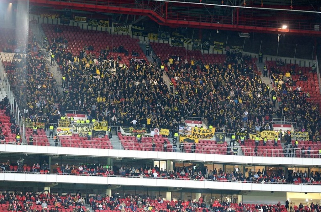 Μπενφίκα-ΑΕΚ: Μοναδική στιγμή στο «Ντα Λουζ» για τις πυρκαγιές στην Ελλάδα (photo)