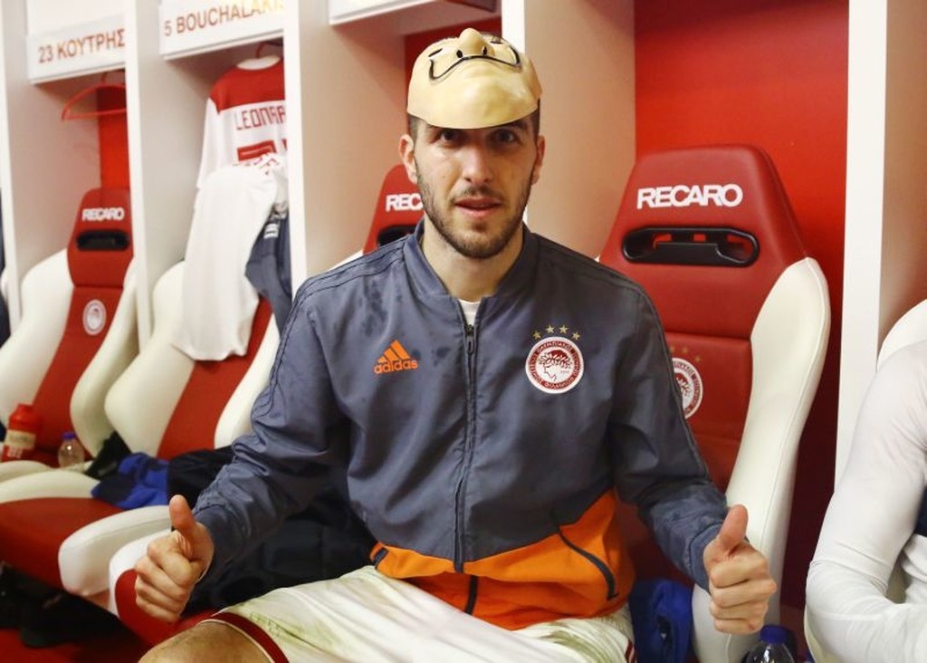 Ολυμπιακός – Μίλαν: Αγκαλιές Μαρινάκη-Μαρτίνς και… Casa de Papel στα αποδυτήρια (photos)