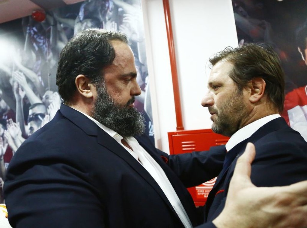 Ολυμπιακός – Μίλαν: Αγκαλιές Μαρινάκη-Μαρτίνς και… Casa de Papel στα αποδυτήρια (photos)