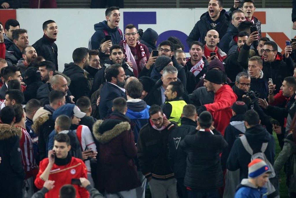 Ολυμπιακός – Μίλαν: Οι έξαλλοι πανηγυρισμοί του Μαρινάκη (photos)