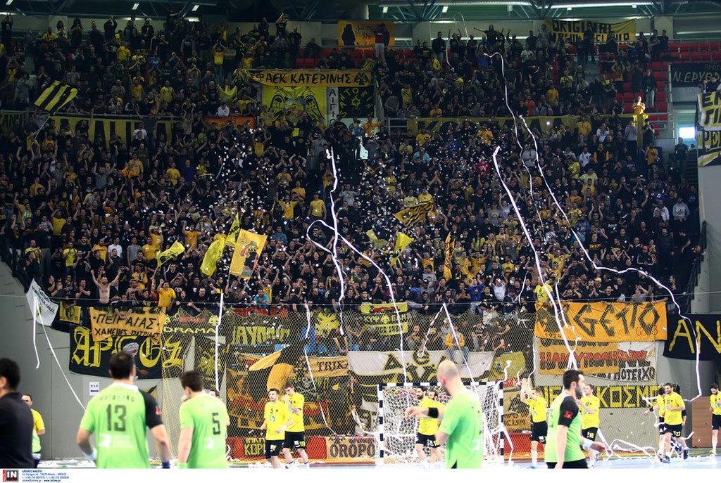 Όταν η ΑΕΚ σήκωνε κούπα στο κλειστό των Άνω Λιοσίων! (photos)
