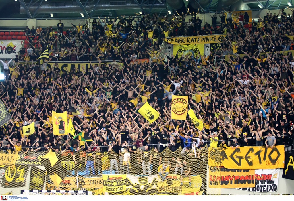 Όταν η ΑΕΚ σήκωνε κούπα στο κλειστό των Άνω Λιοσίων! (photos)