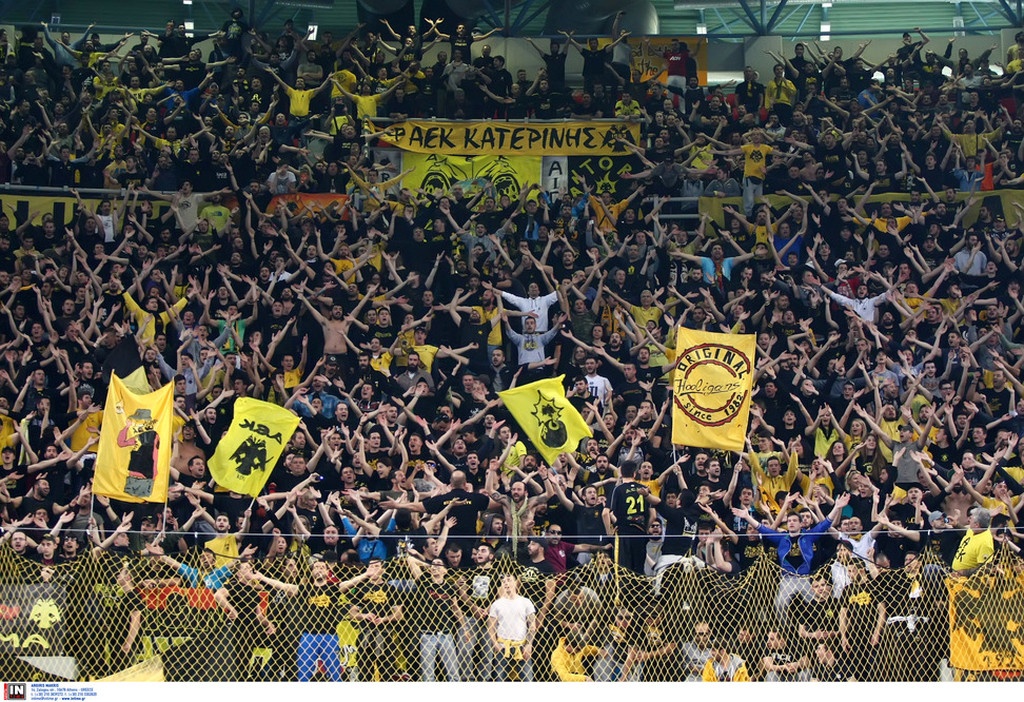 Όταν η ΑΕΚ σήκωνε κούπα στο κλειστό των Άνω Λιοσίων! (photos)