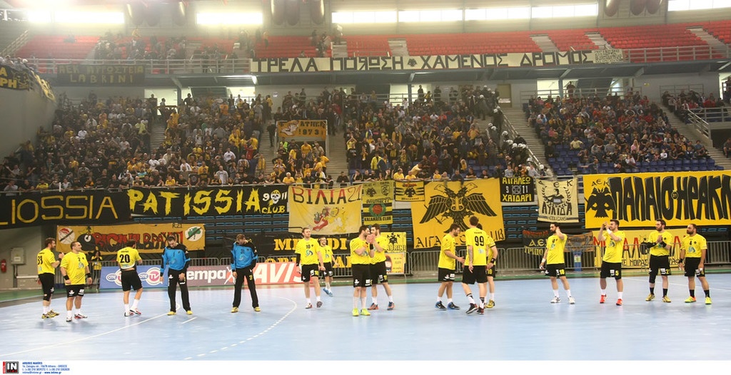 Όταν η ΑΕΚ σήκωνε κούπα στο κλειστό των Άνω Λιοσίων! (photos)