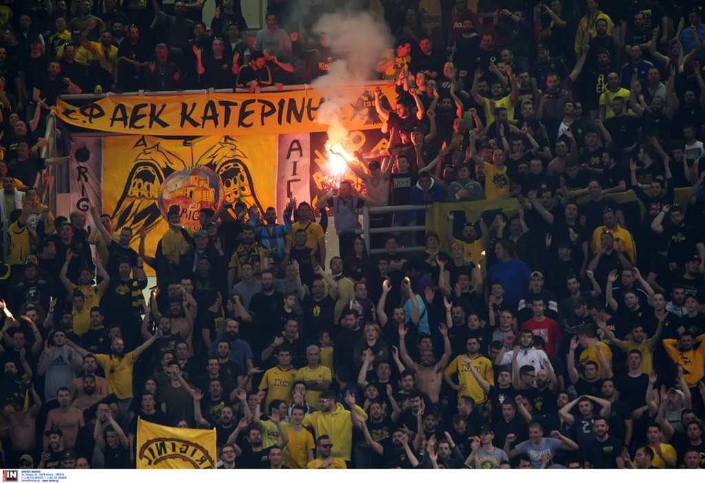 Όταν η ΑΕΚ σήκωνε κούπα στο κλειστό των Άνω Λιοσίων! (photos)