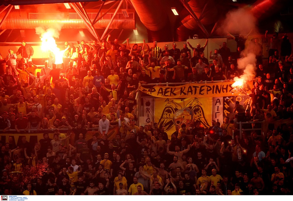 Όταν η ΑΕΚ σήκωνε κούπα στο κλειστό των Άνω Λιοσίων! (photos)