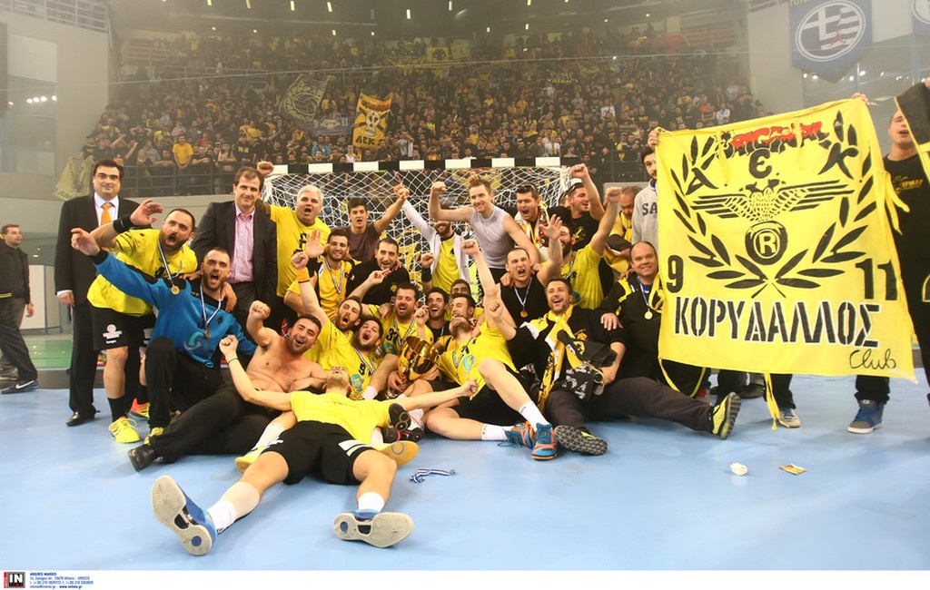 Όταν η ΑΕΚ σήκωνε κούπα στο κλειστό των Άνω Λιοσίων! (photos)