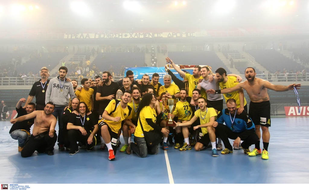Όταν η ΑΕΚ σήκωνε κούπα στο κλειστό των Άνω Λιοσίων! (photos)