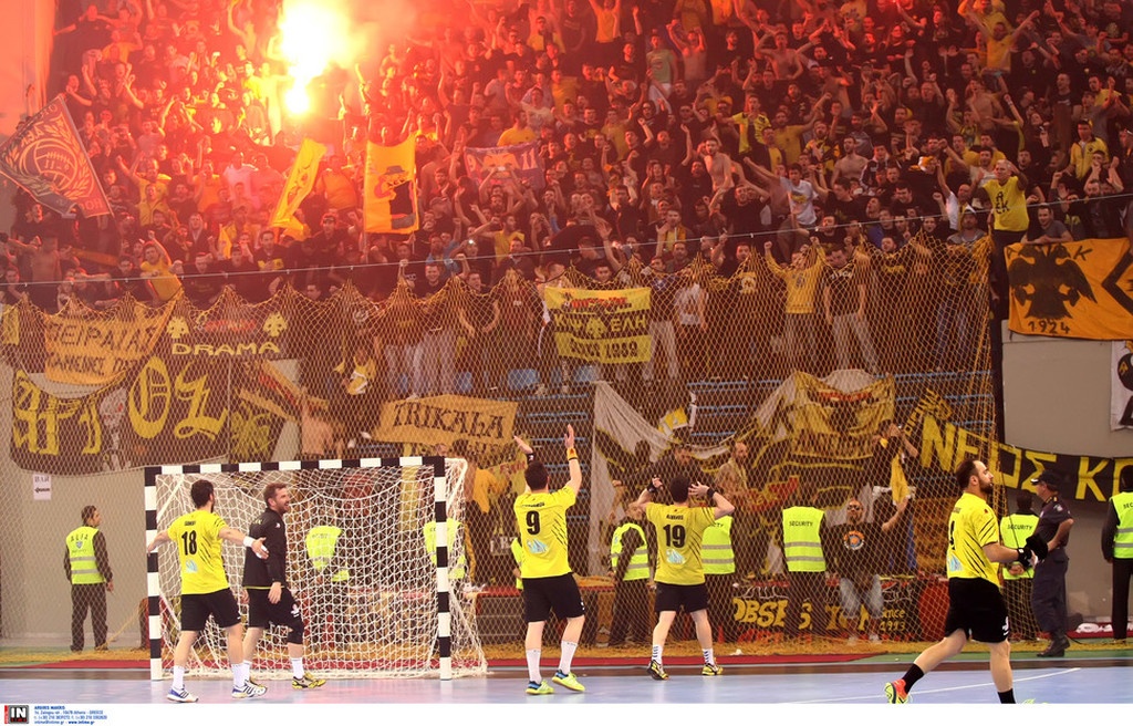 Όταν η ΑΕΚ σήκωνε κούπα στο κλειστό των Άνω Λιοσίων! (photos)