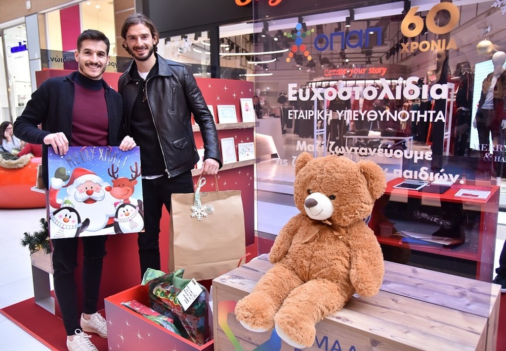 Οι παίκτες της ΠΑΕ ΑΕΚ επιλέγουν Ευχοστολίδια και εκπληρώνουν παιδικές ευχές