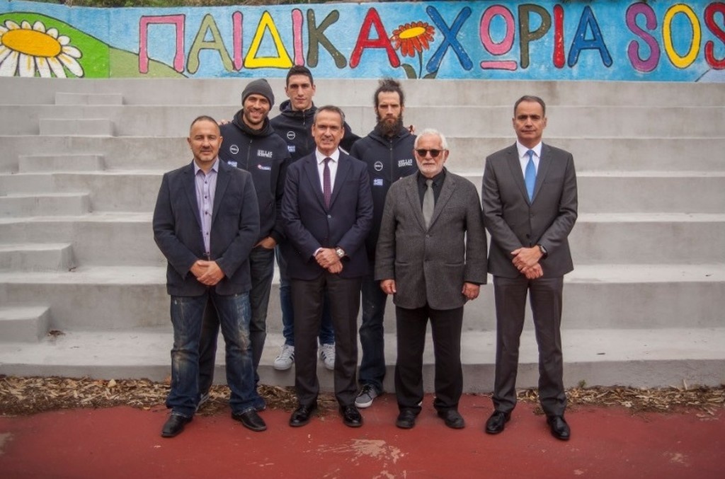 Η Εθνική Ομάδα δίπλα στα παιδιά του Παιδικού Χωριού SOS (photos)