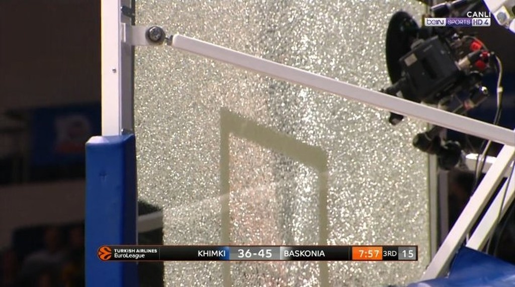 Απίστευτος Σενγκέλια: Έσπασε το ταμπλό! (video+photos)