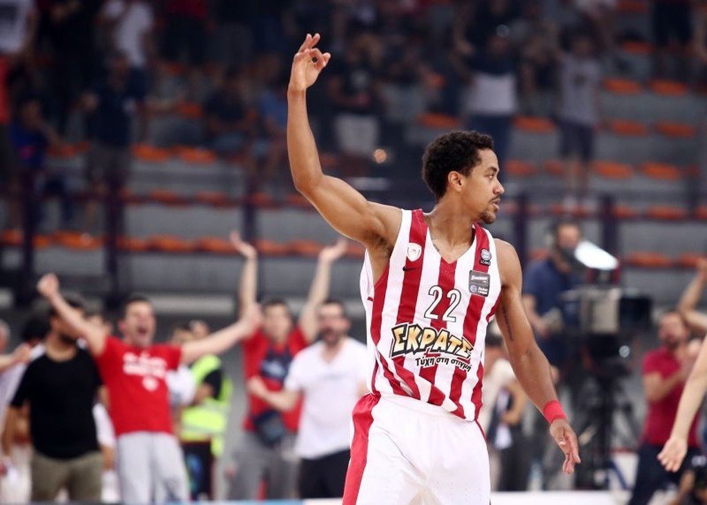 Σέρνει την ΚΑΕ Ολυμπιακός στα δικαστήρια ο Ρόμπερτς!
