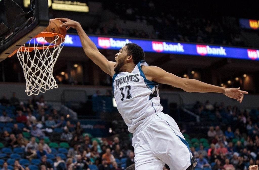 NBA: Κυρίαρχος Καρλ Άντονι Τάουνς στο Top-10 (vid)