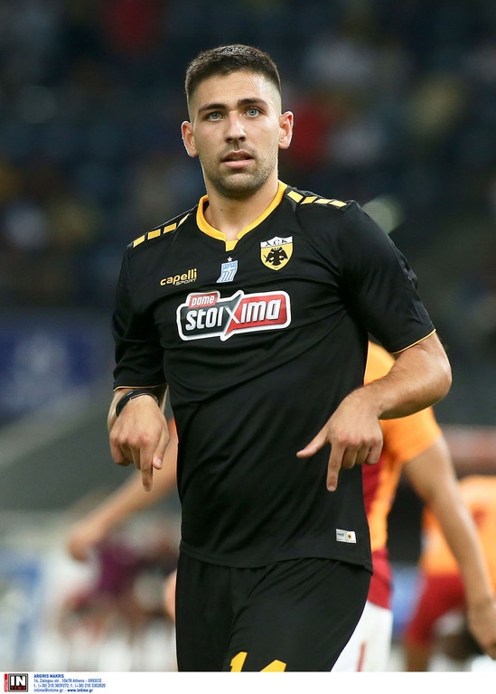 Επίσημο: Υπέγραψε και μένει στην ΑΕΚ ο Μπακασέτας (photos)