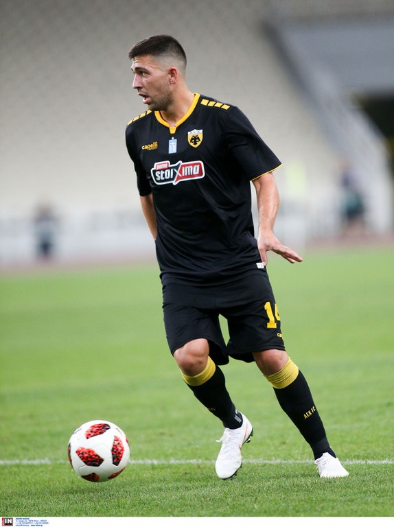 Επίσημο: Υπέγραψε και μένει στην ΑΕΚ ο Μπακασέτας (photos)