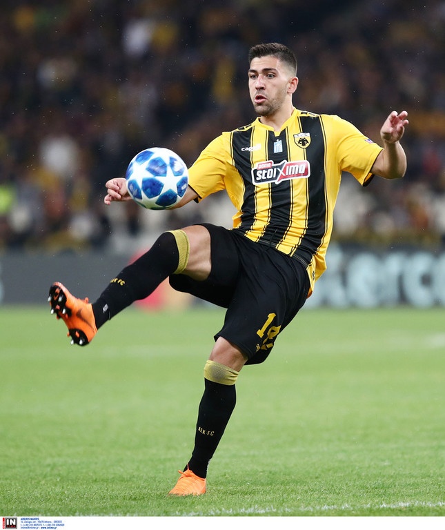 Επίσημο: Υπέγραψε και μένει στην ΑΕΚ ο Μπακασέτας (photos)