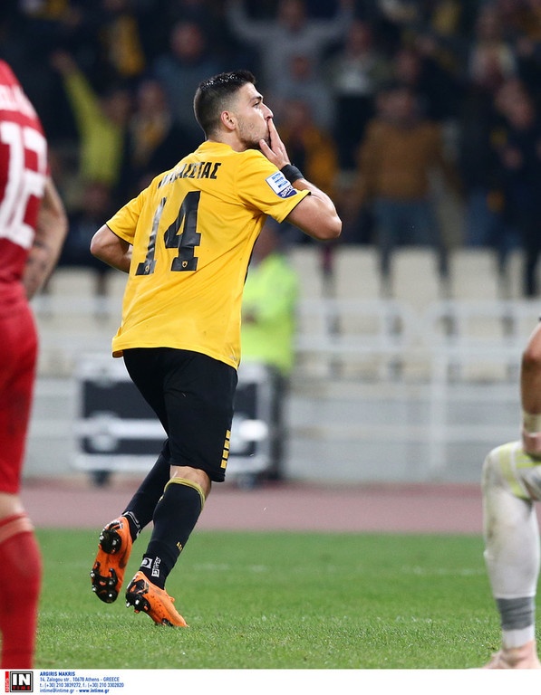 Επίσημο: Υπέγραψε και μένει στην ΑΕΚ ο Μπακασέτας (photos)