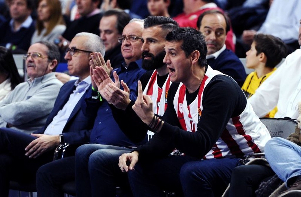 Με φανέλα Σπανούλη ο Σιόβας στο Ρεάλ – Ολυμπιακός (photos)