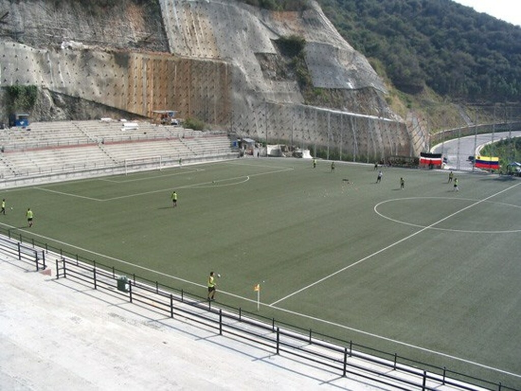 COCODRLOS SPORTS PARK - Βενεζουέλα

Χωρητικότητα: 3,000

Ομάδα: Caracas FC

Τι το ιδιαίτερο έχει: Στην πρώτη σου βόλτα στην εξωτική Βενεζουέλα, μην ξεχάσεις καθώς θα είσαι στην Εθνική Οδό στο ύψος του Καράκας να κοιτάξεις δεξιά.