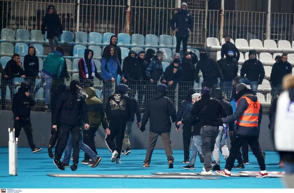 Ξέσπασε και στα... δοκάρια η ΑΕΚ, έξαλλοι οι οπαδοί του ΠΑΣ! (photos)