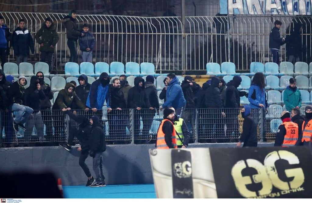 Ξέσπασε και στα... δοκάρια η ΑΕΚ, έξαλλοι οι οπαδοί του ΠΑΣ! (photos)