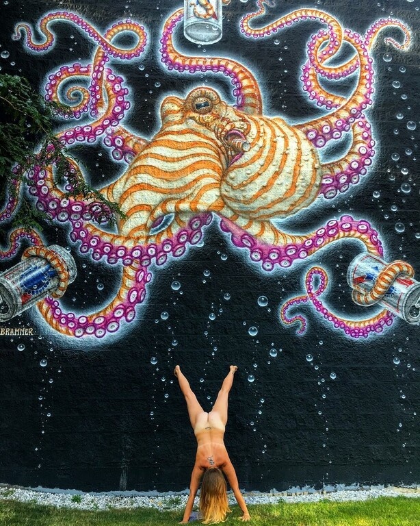 Γυναίκα «εκδικείται» τους πρώην με γυμνές πόζες στο Instagram (photos)