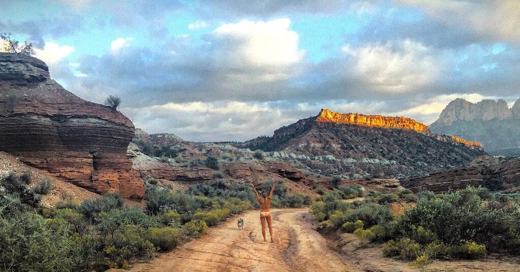 Γυναίκα «εκδικείται» τους πρώην με γυμνές πόζες στο Instagram (photos)
